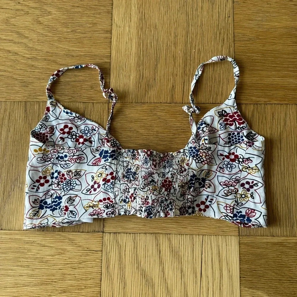 S/W/F Small White Floral Tie Front Crop Top Smocked Back - Picture 3 of 5